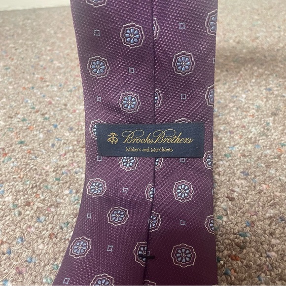 Vintage Brooks Brothers Men’s Necktie 100% Silk Made In USA Purple Flowers - Picture 4 of 4